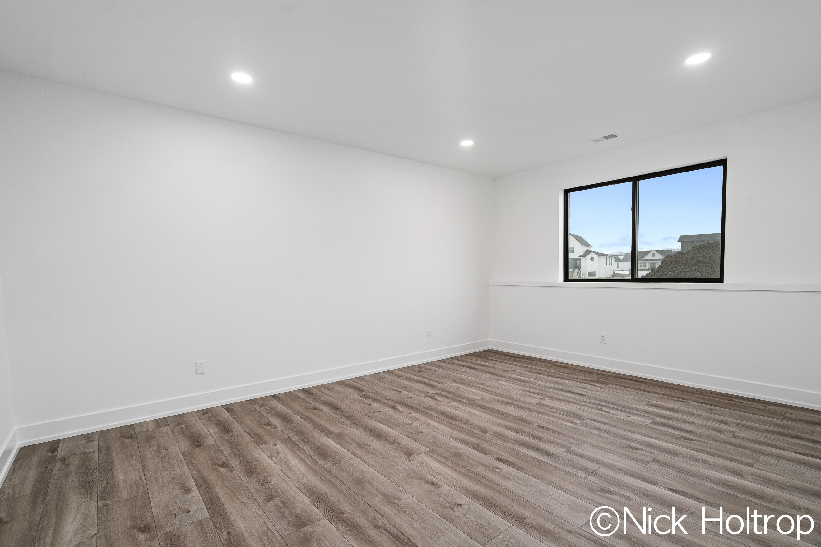 5933 Analise Lane NE