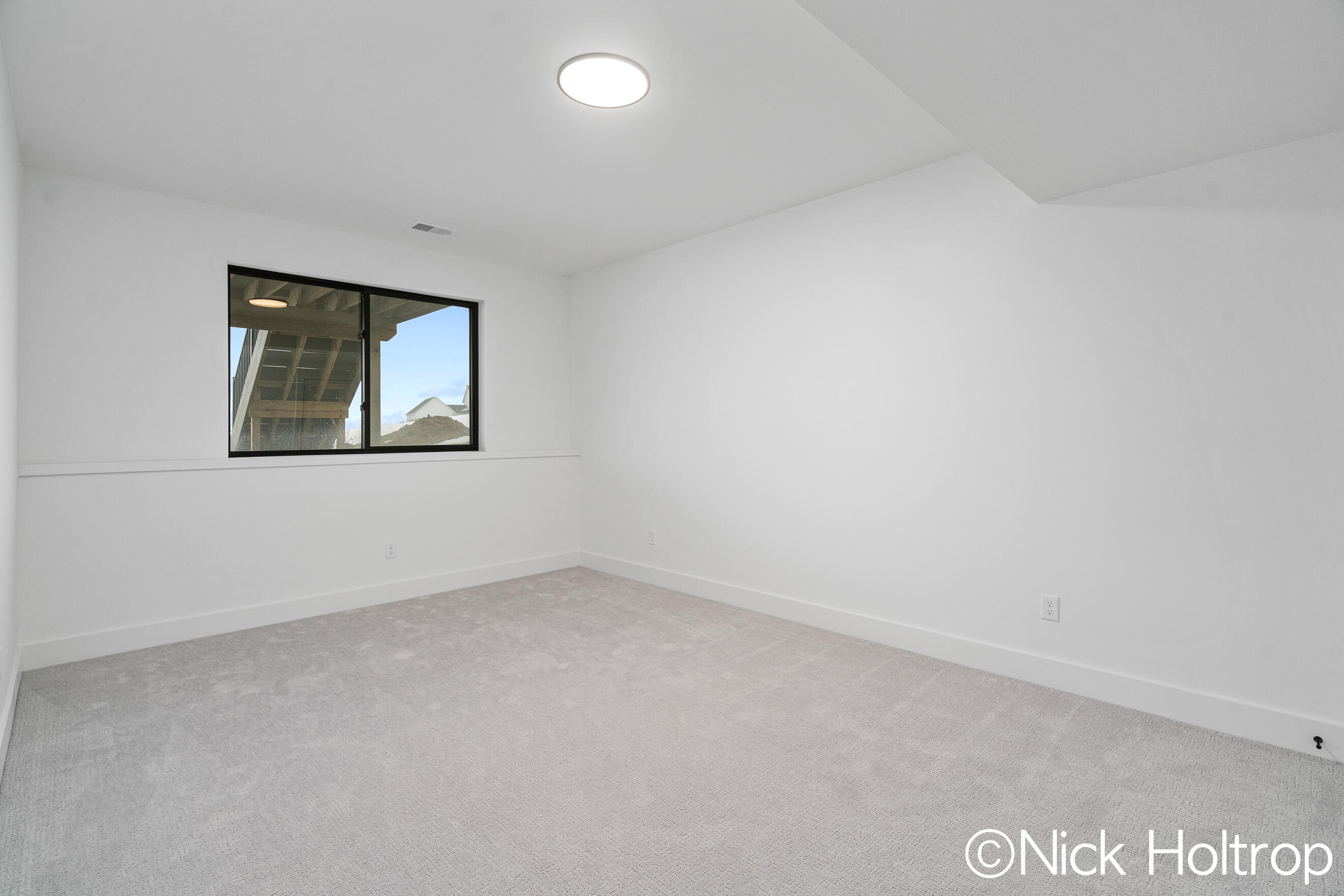 5933 Analise Lane NE