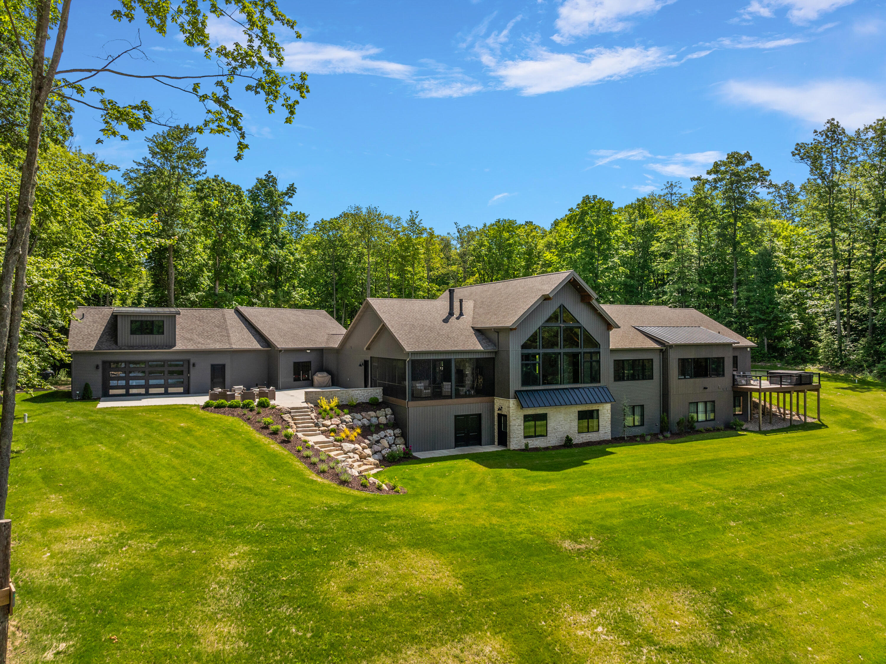 4992 E Loop Road