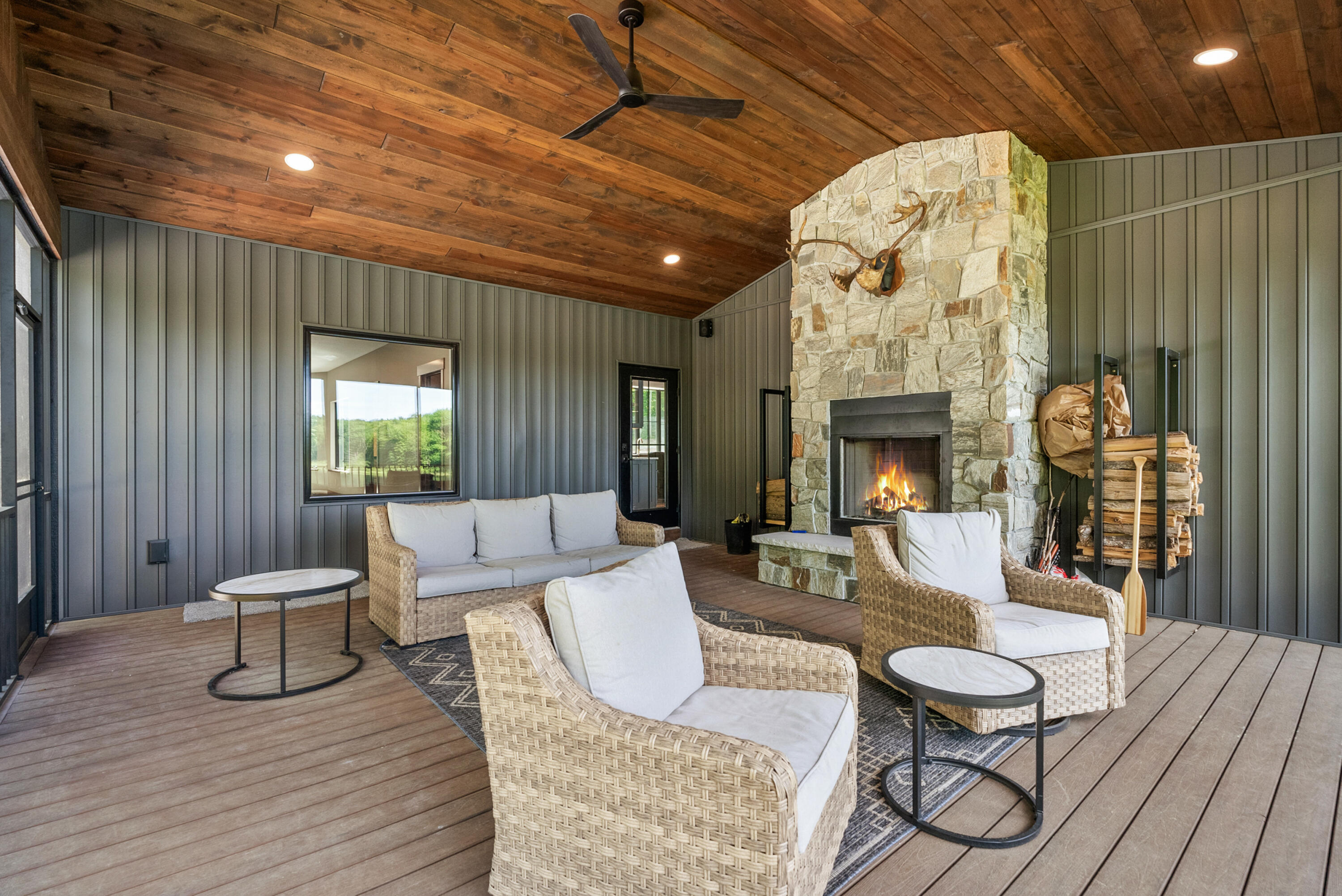 4992 E Loop Road