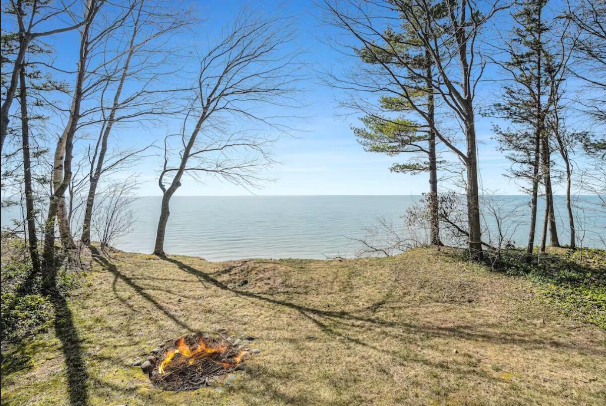 1162 Edgewater Terrace