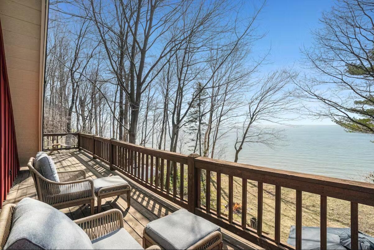 1162 Edgewater Terrace