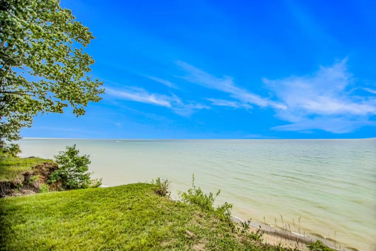1162 Edgewater Terrace