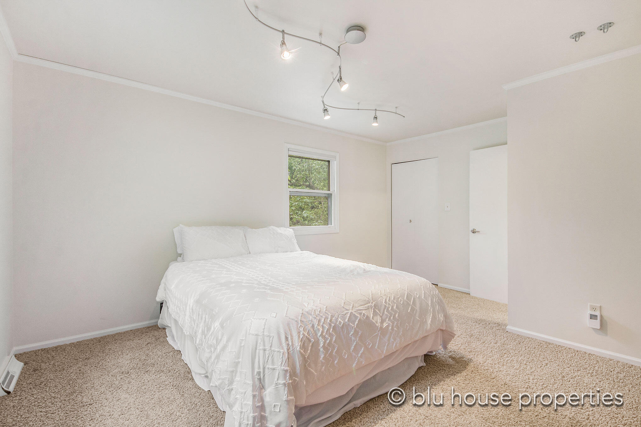 2244 Shawnee Drive SE