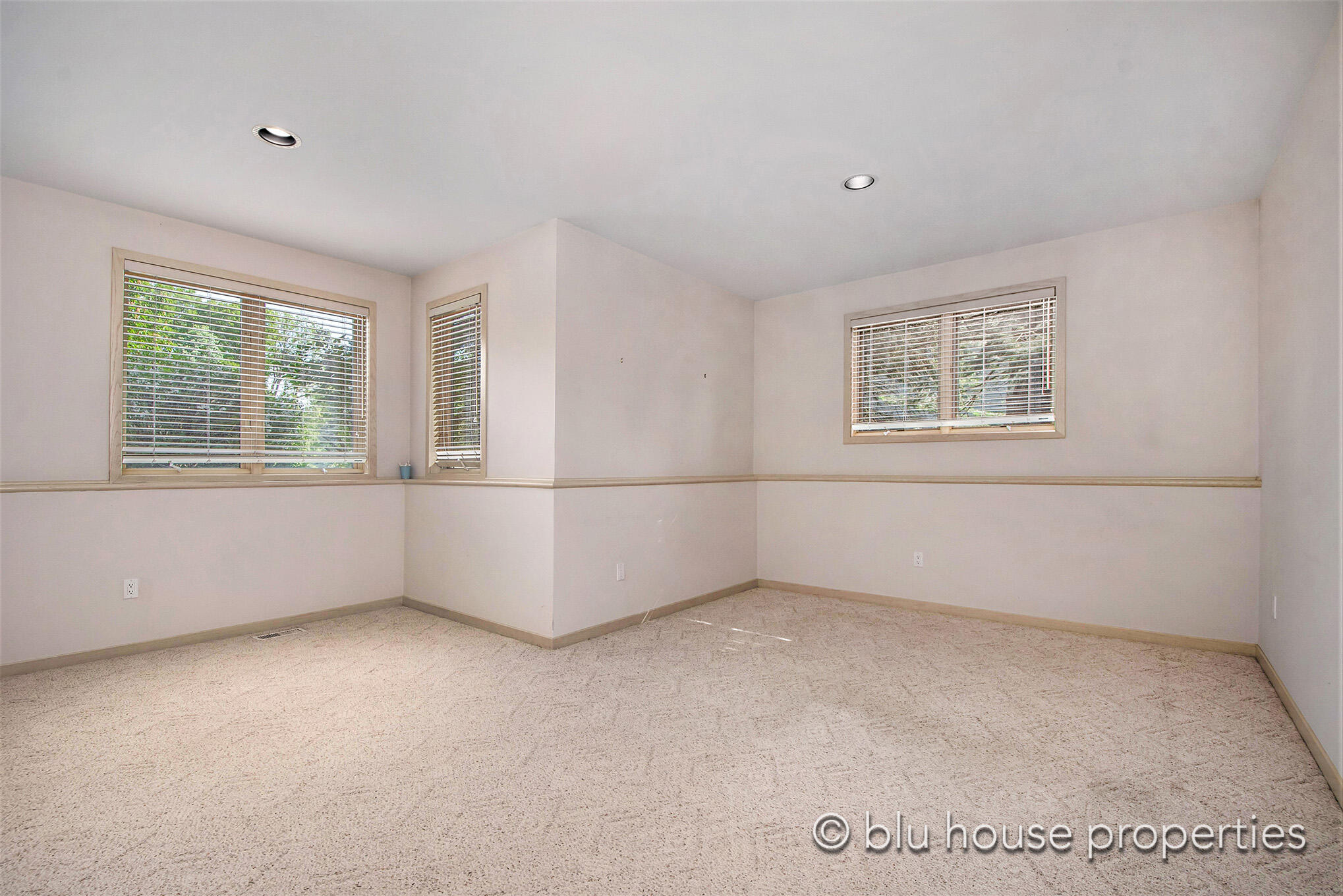 7901 Ashwood Drive SE