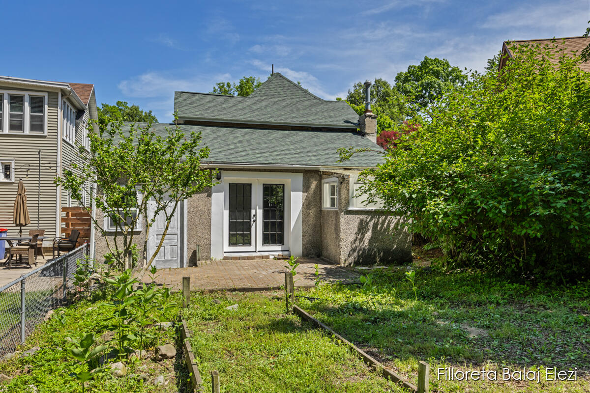 678 Lake Drive SE