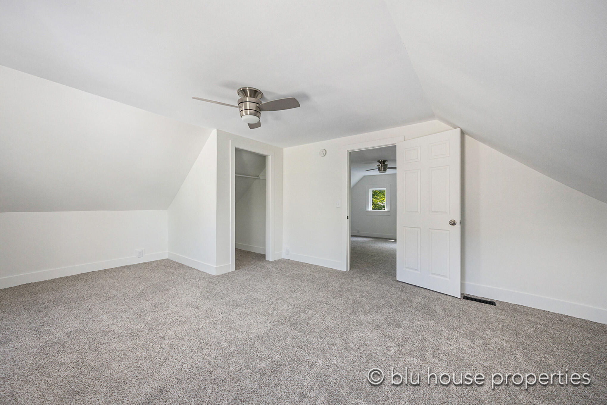 323 Freyling Place SE