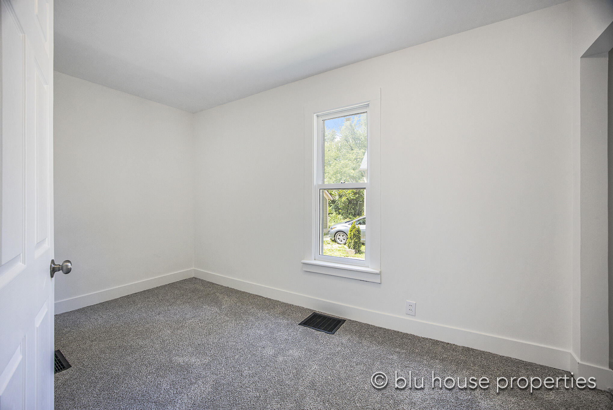 323 Freyling Place SE