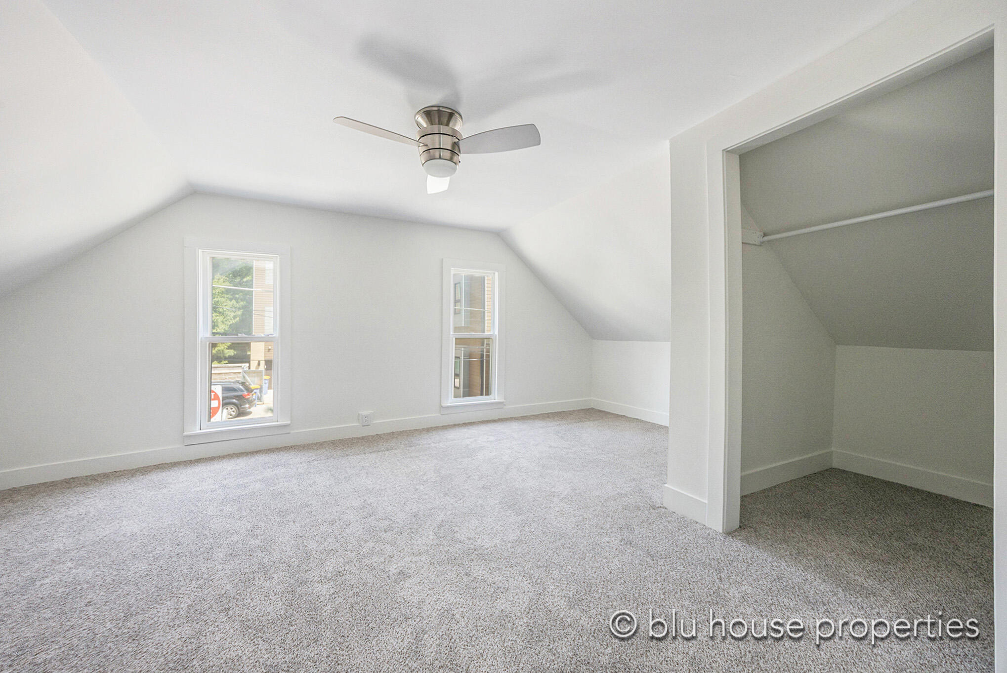 323 Freyling Place SE