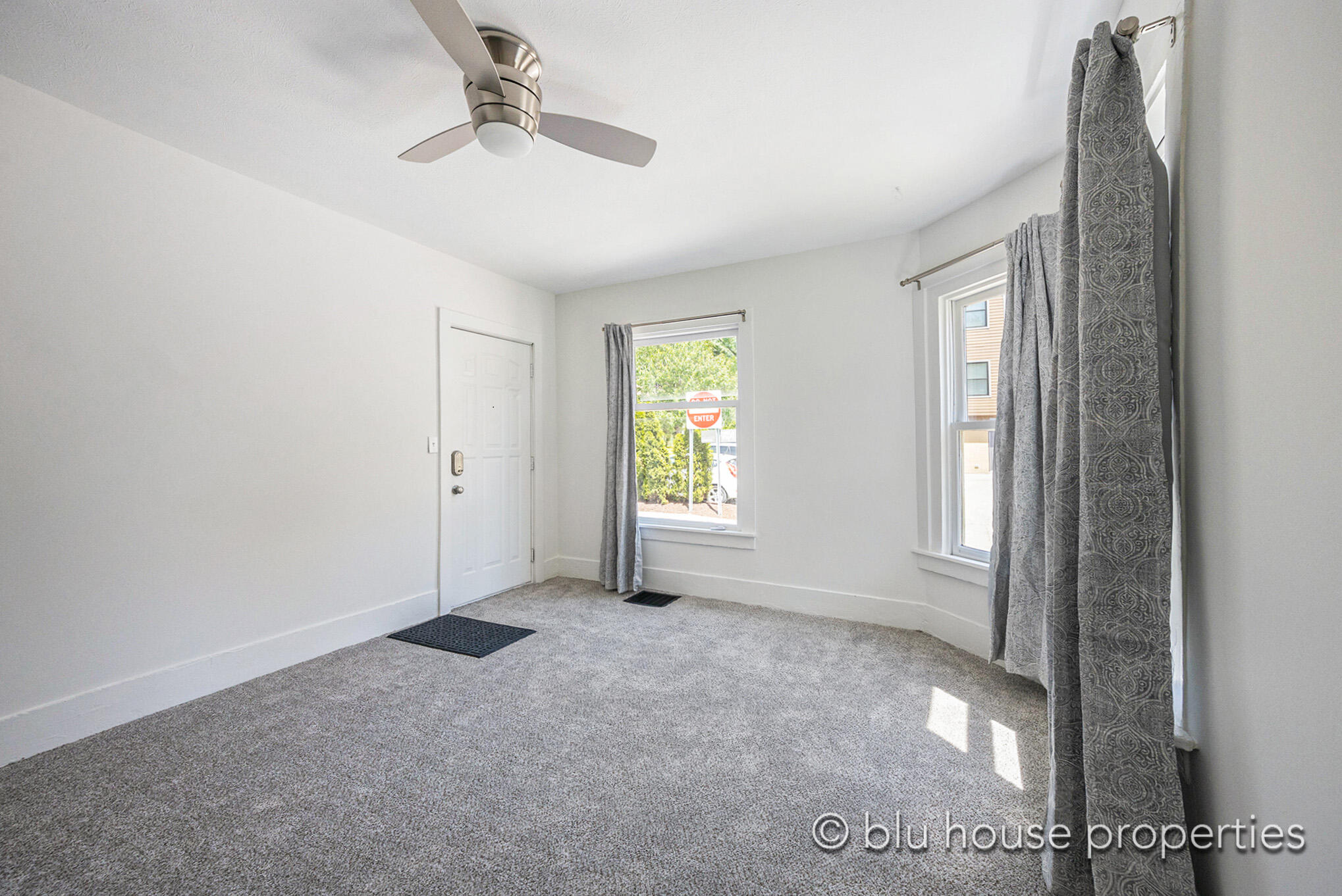 323 Freyling Place SE