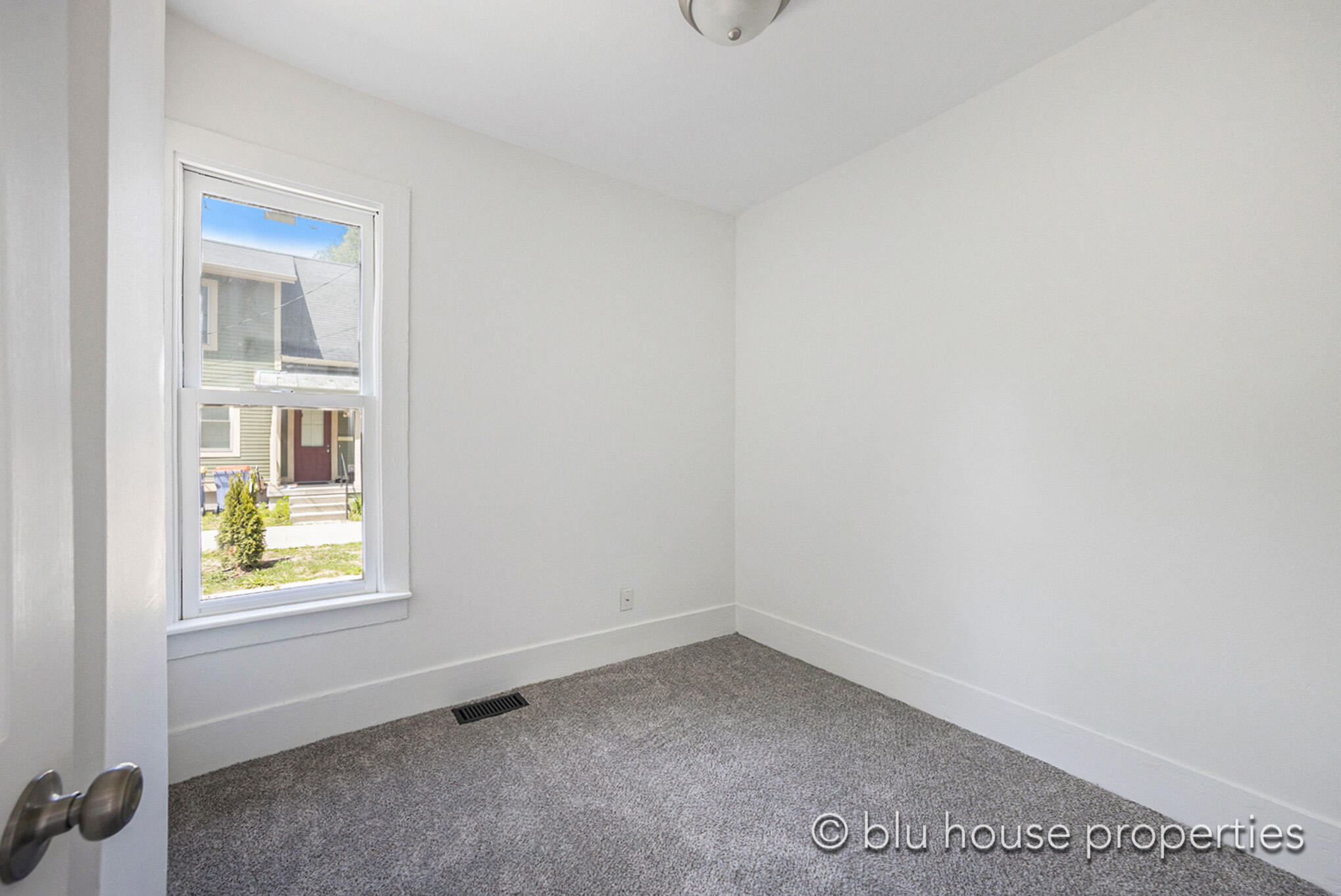 323 Freyling Place SE