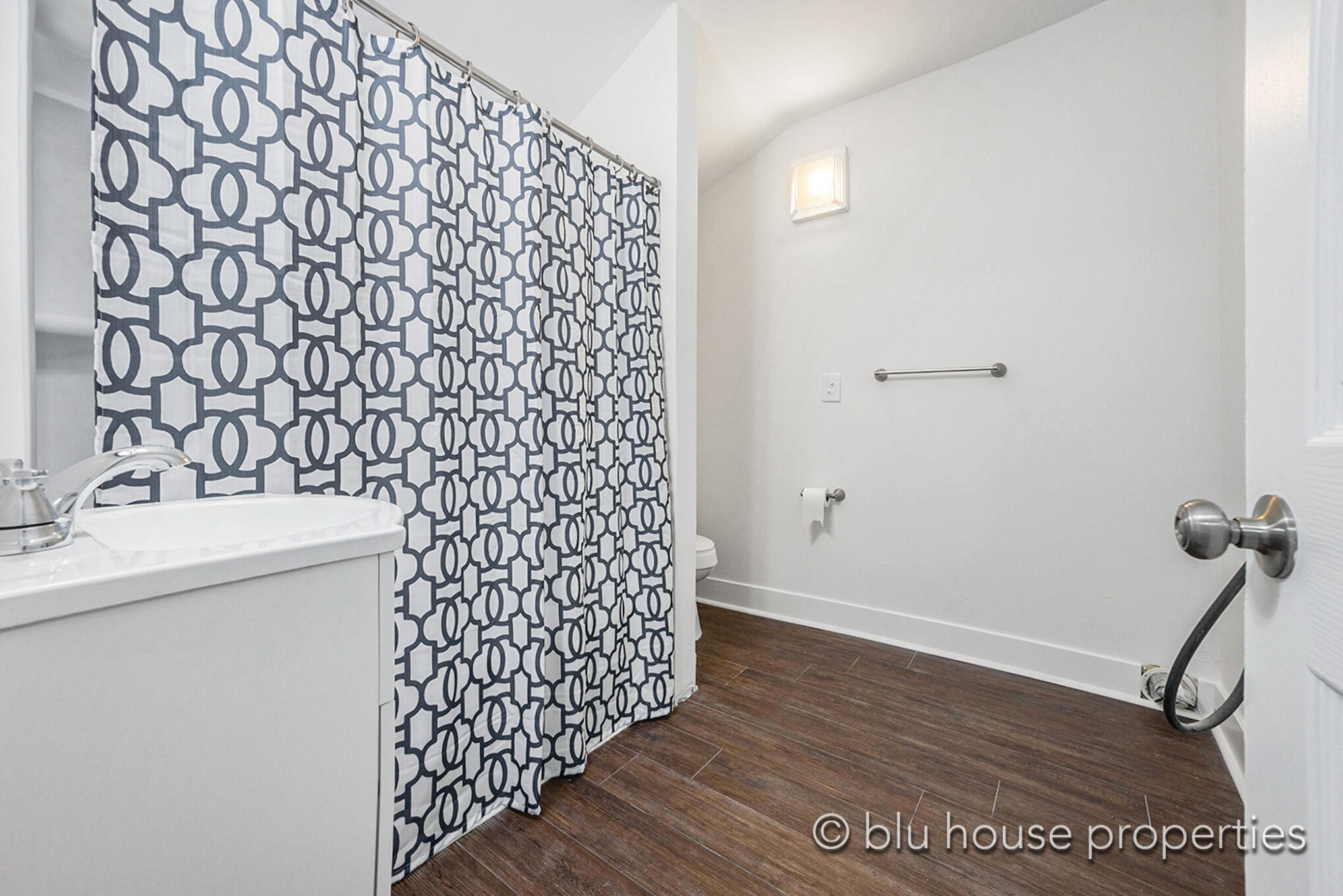 323 Freyling Place SE