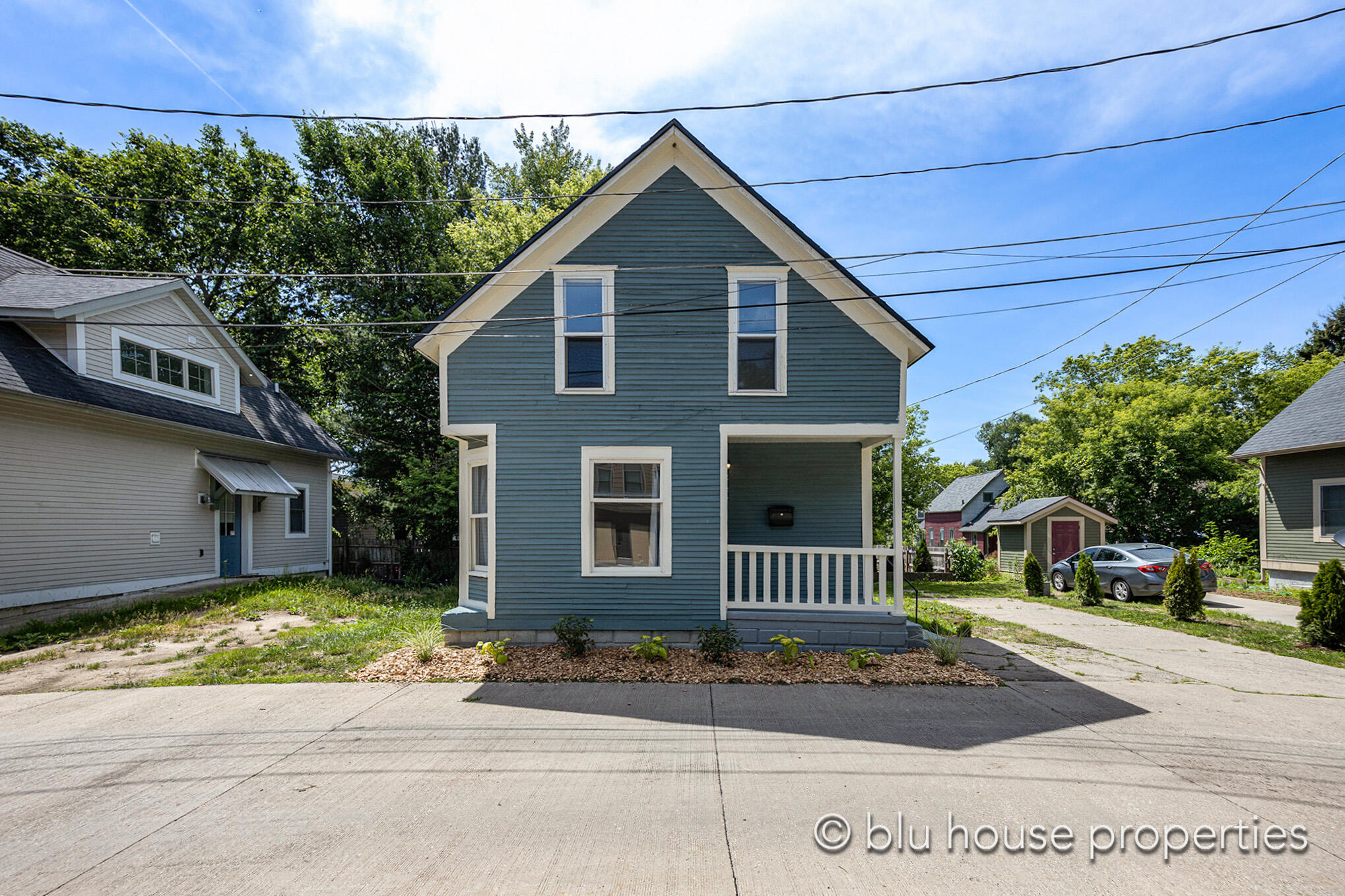 323 Freyling Place SE