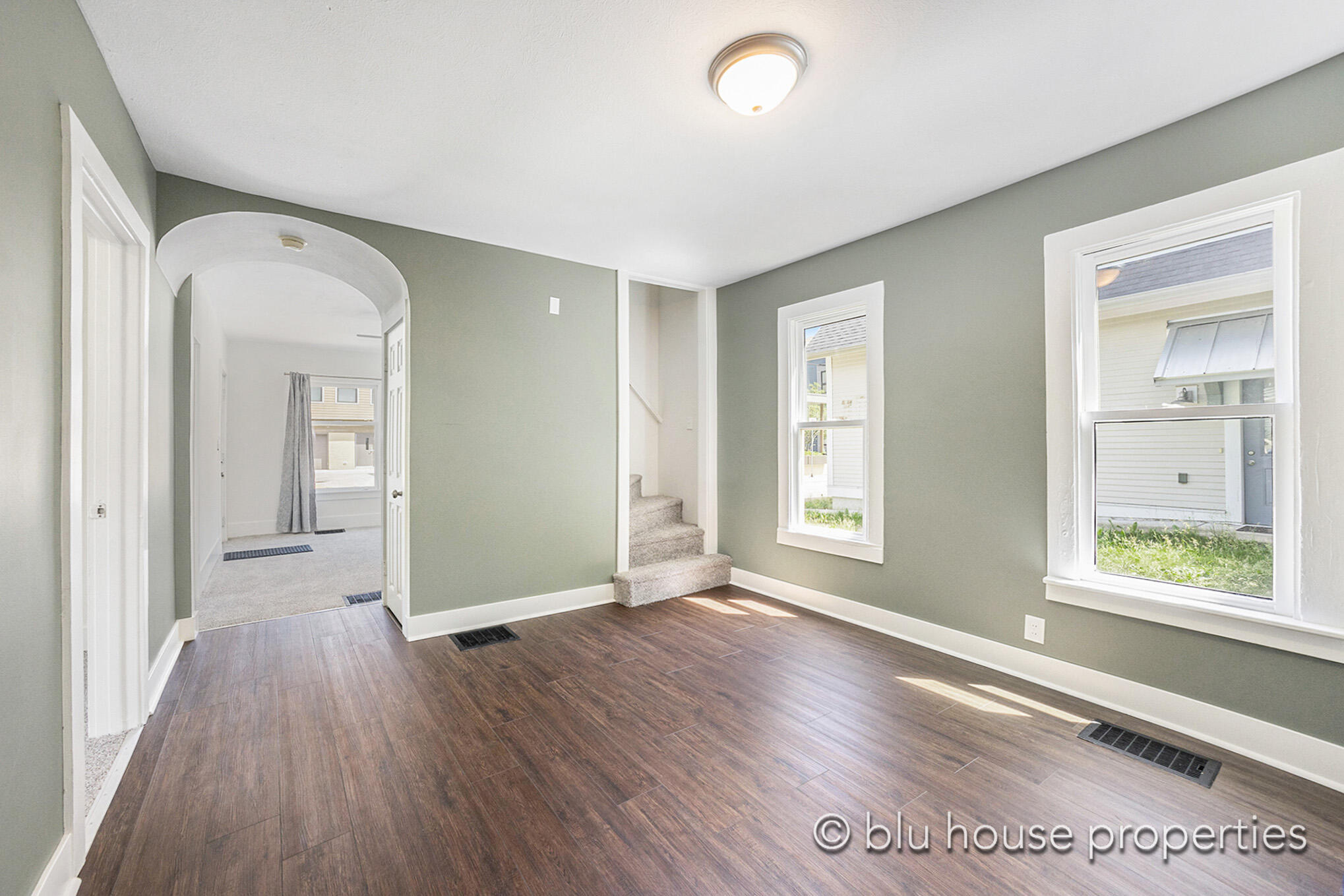 323 Freyling Place SE