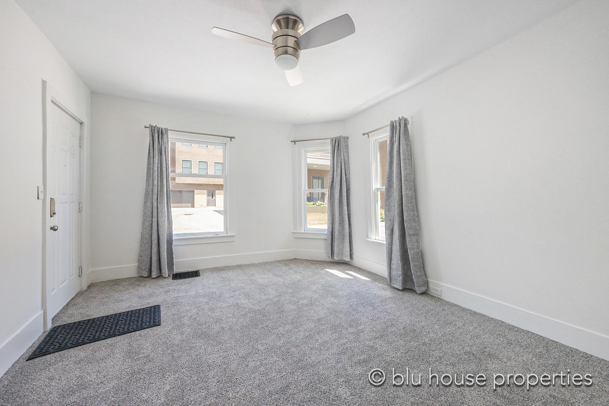 323 Freyling Place SE