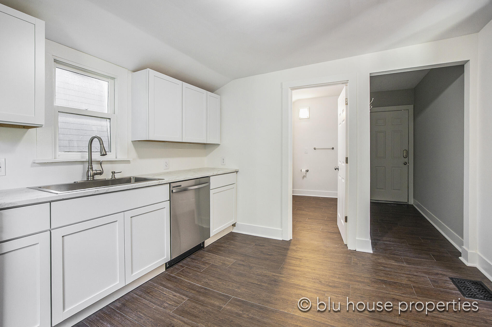 323 Freyling Place SE