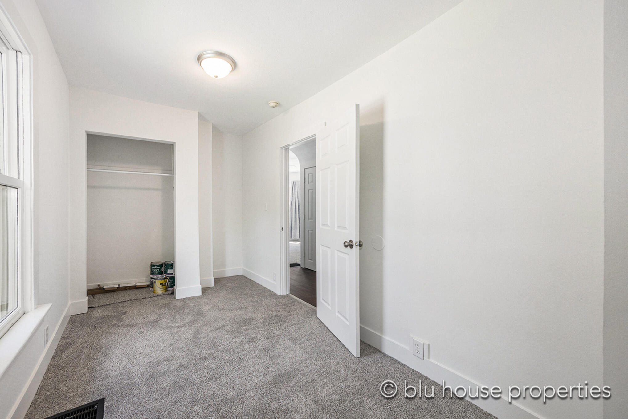 323 Freyling Place SE