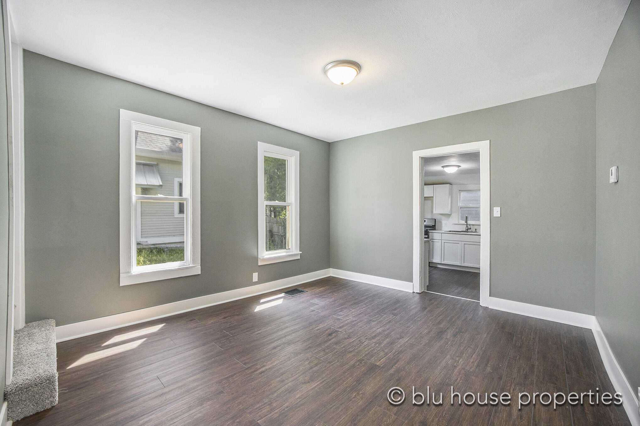 323 Freyling Place SE