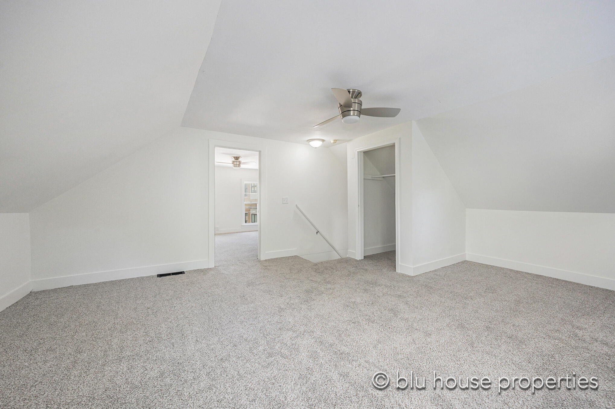 323 Freyling Place SE