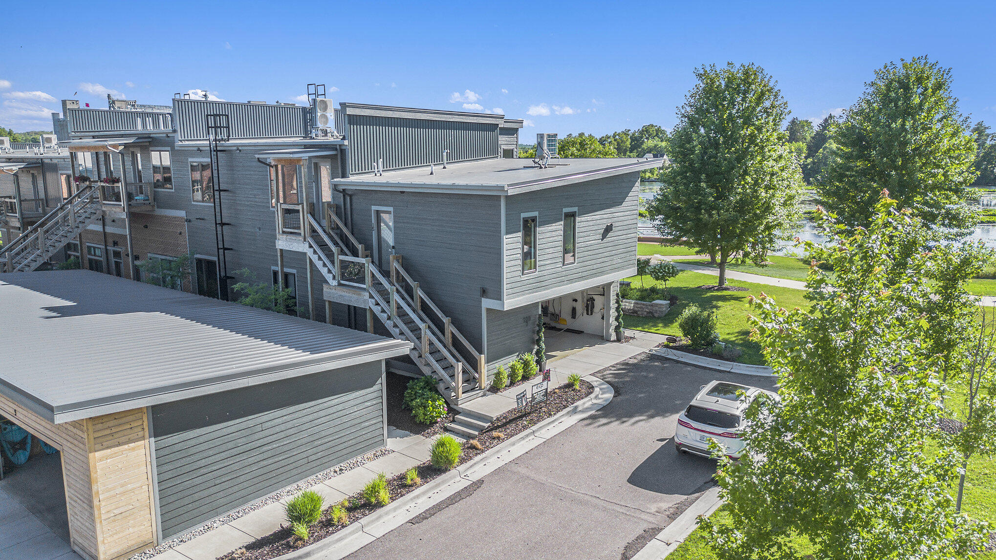 220 King Street, 15