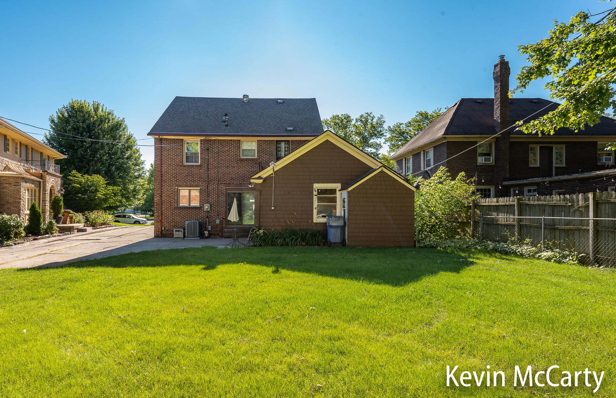 839 Iroquois Drive SE