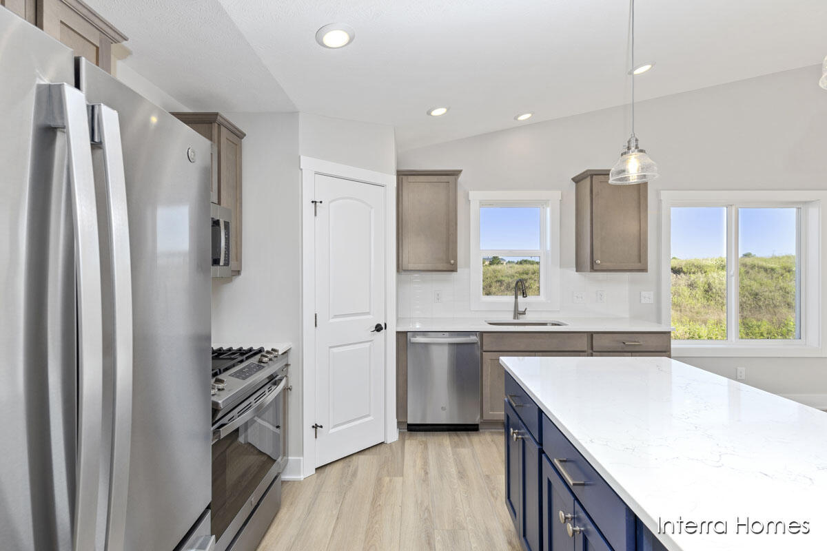 3824 Highbury Drive, 14