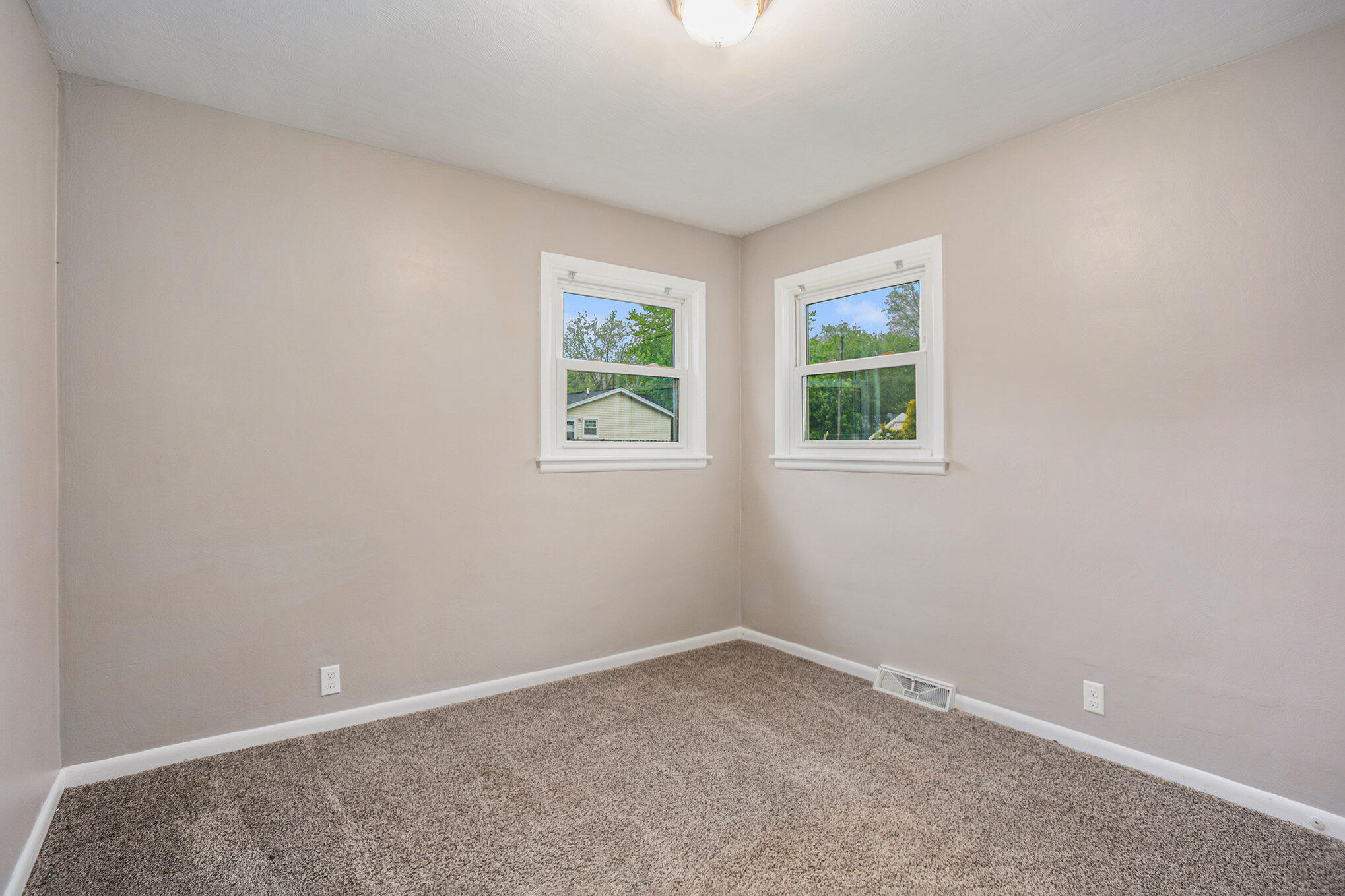 351 Majestic Street SE