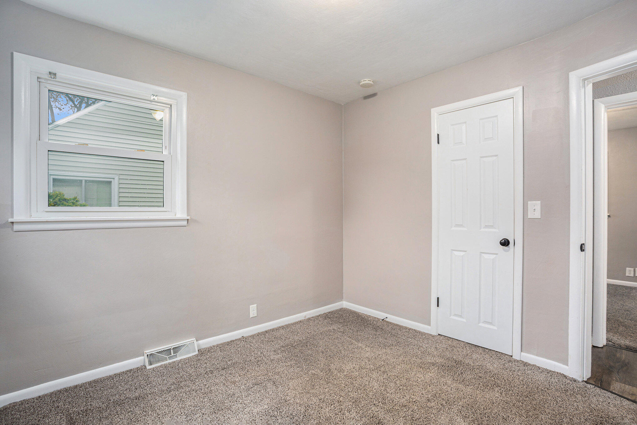 351 Majestic Street SE