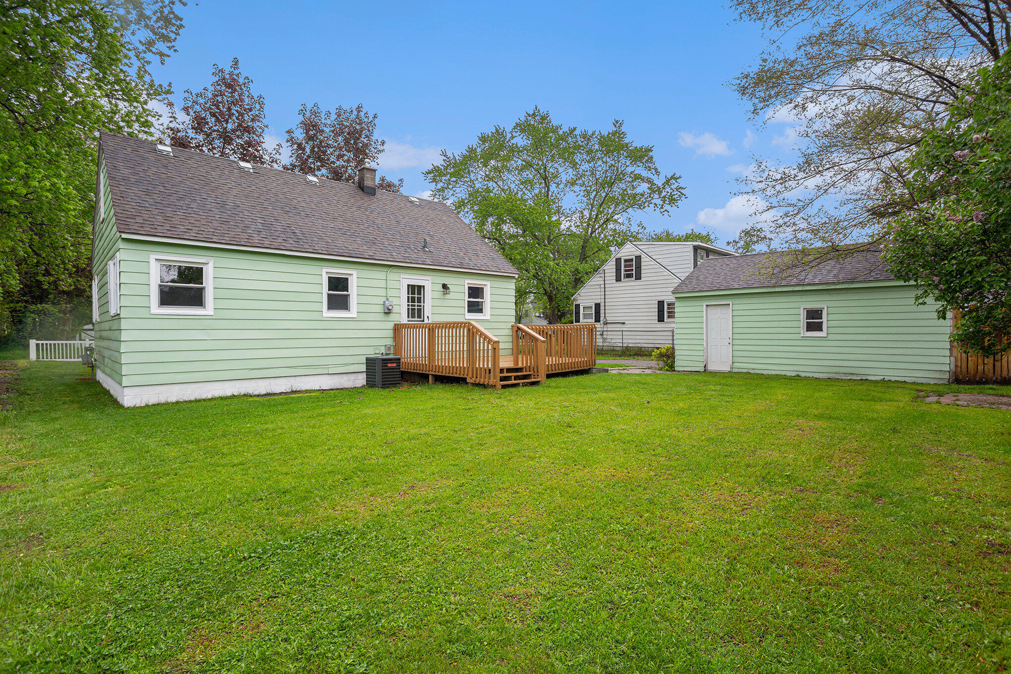 351 Majestic Street SE