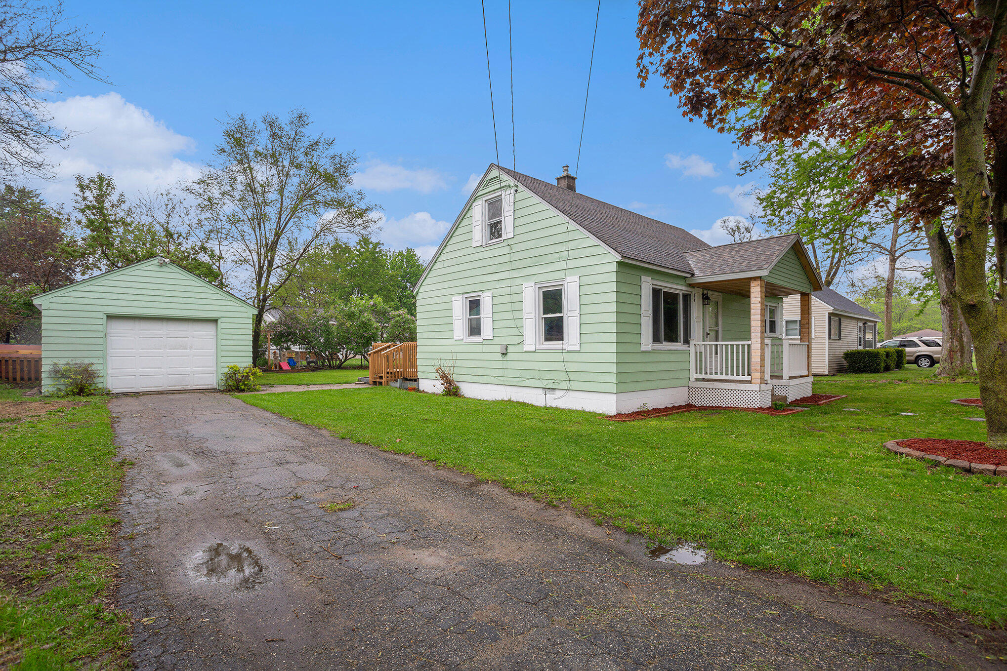 351 Majestic Street SE
