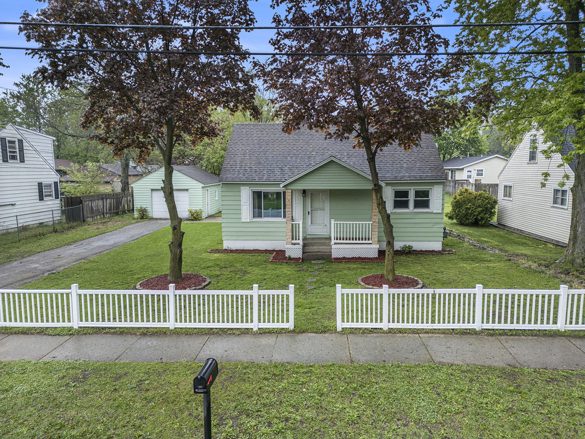 351 Majestic Street SE