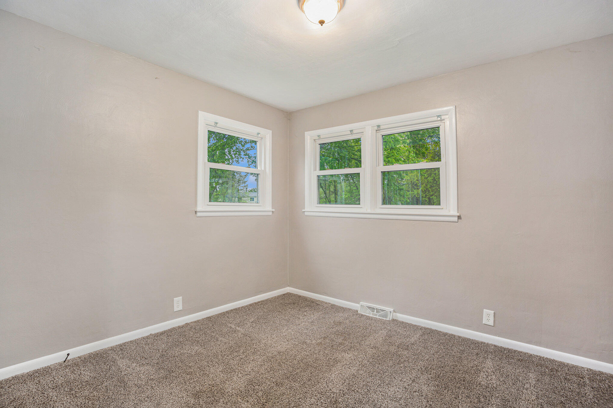 351 Majestic Street SE