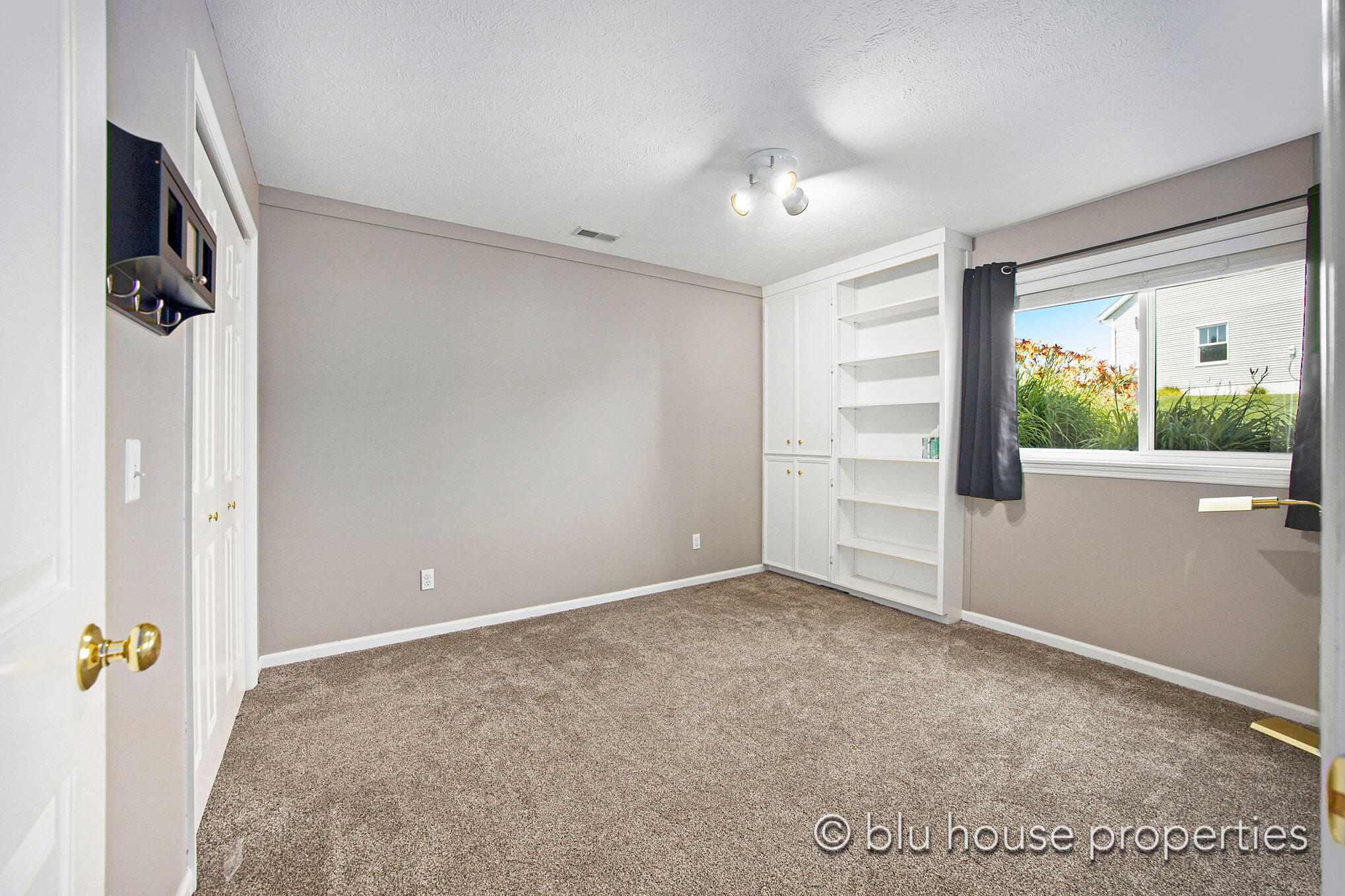 359 Whitetail Court SW