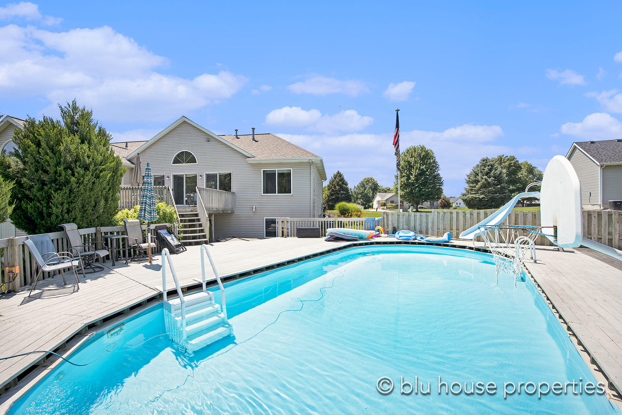 359 Whitetail Court SW
