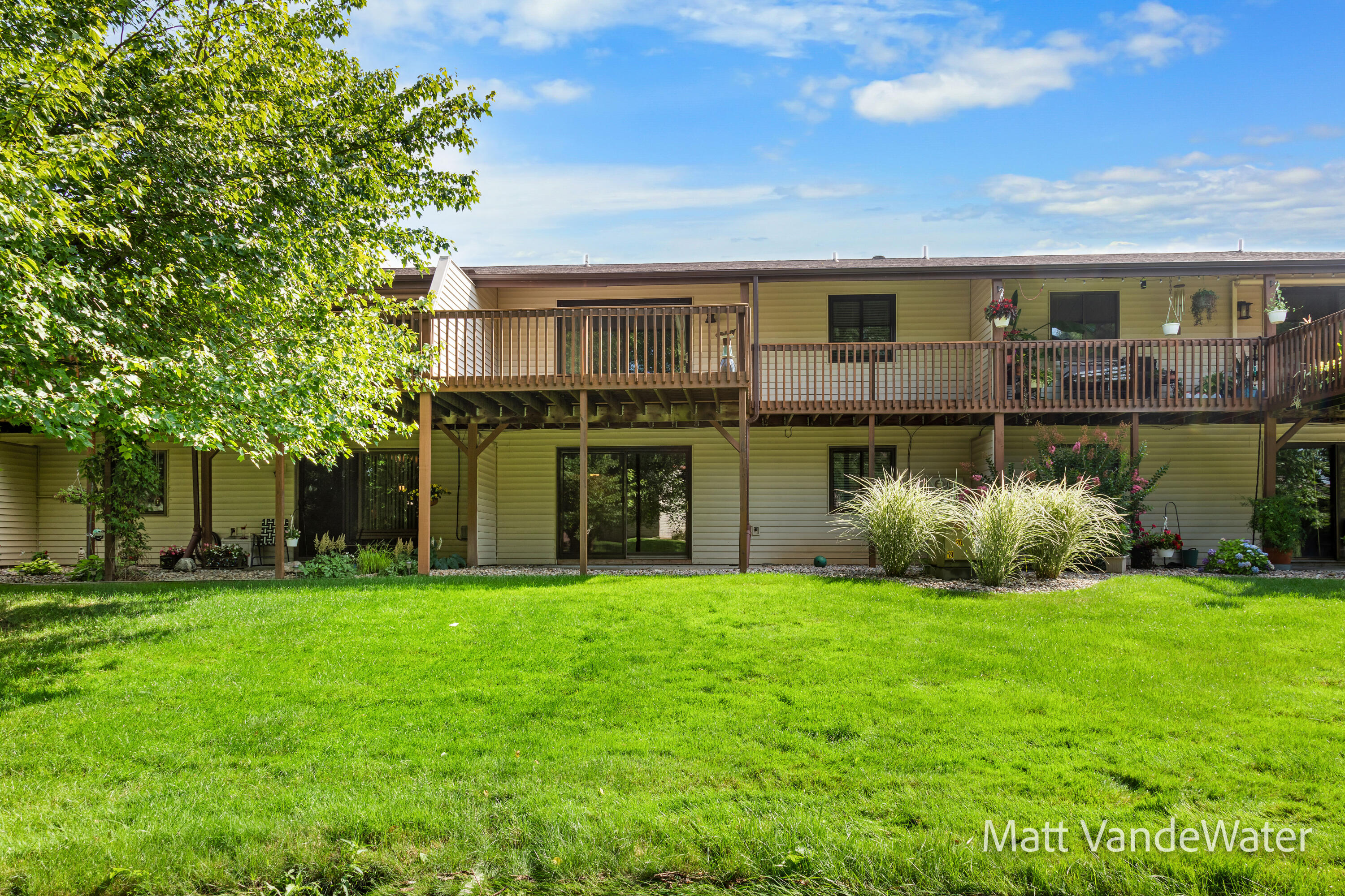 4828 Greenmoor Court, 76