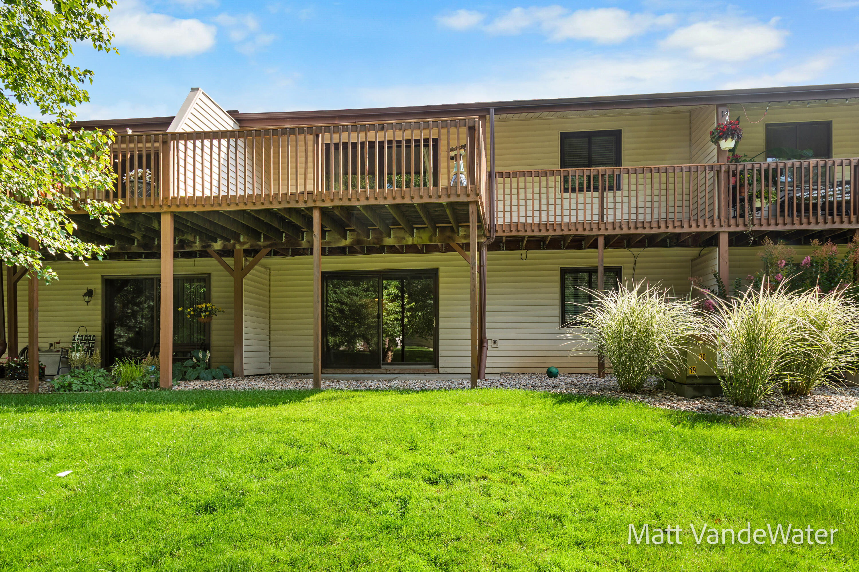 4828 Greenmoor Court, 76
