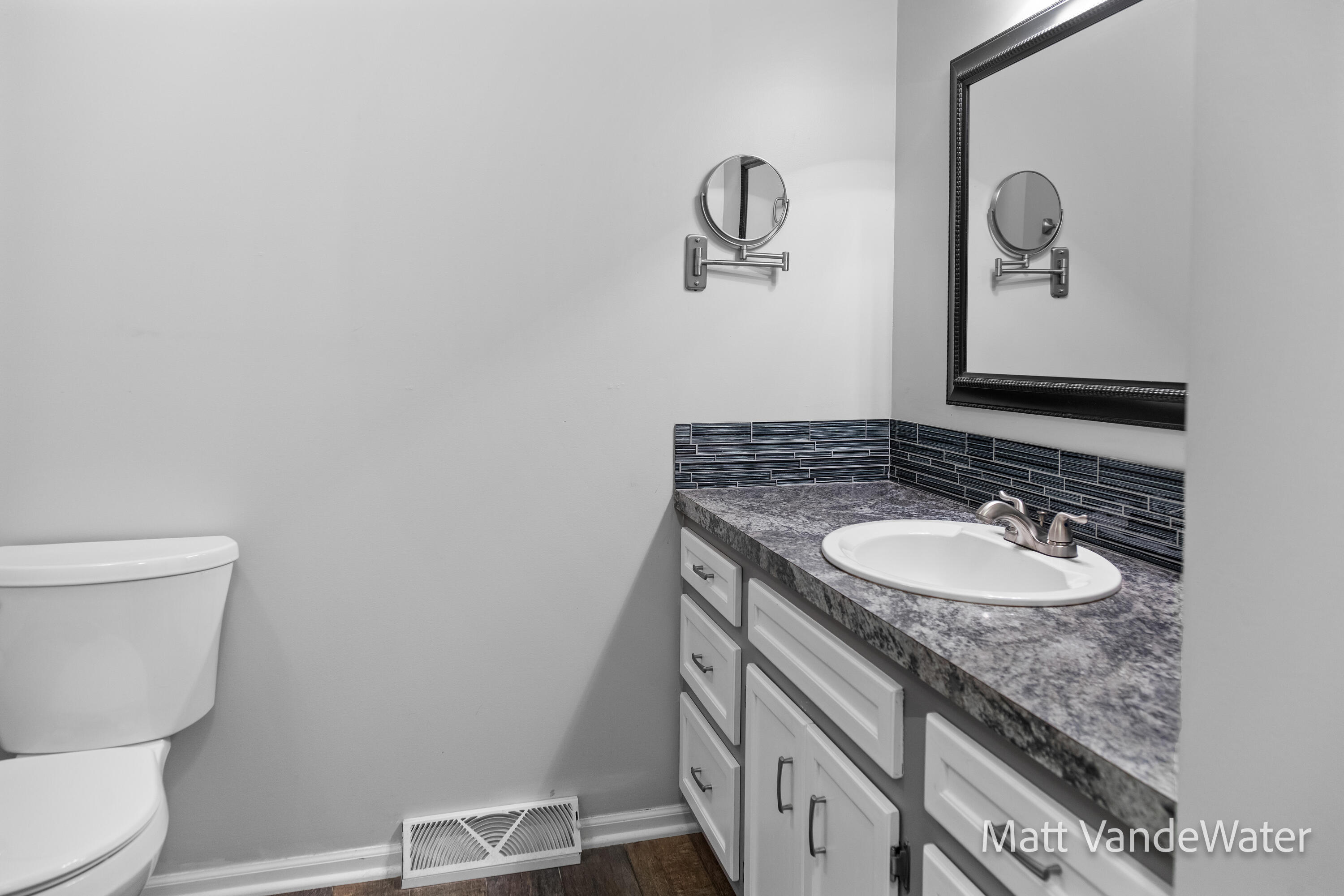 4828 Greenmoor Court, 76