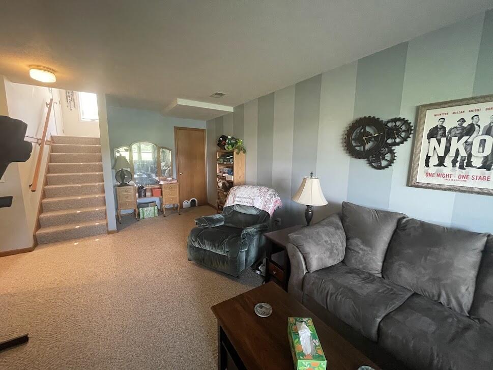 1175 Fairfield Drive, 7