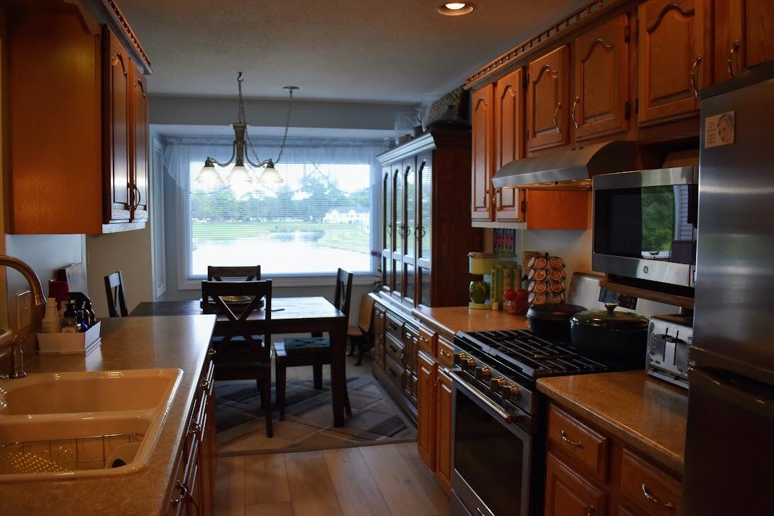 1175 Fairfield Drive, 7