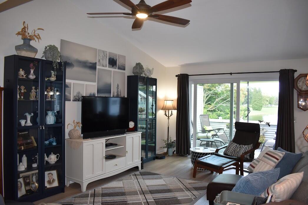 1175 Fairfield Drive, 7