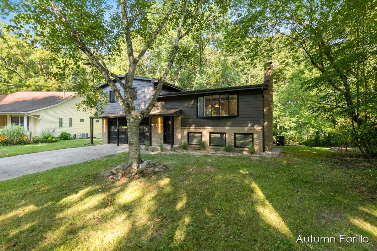 2219 Shenandoah Drive NW