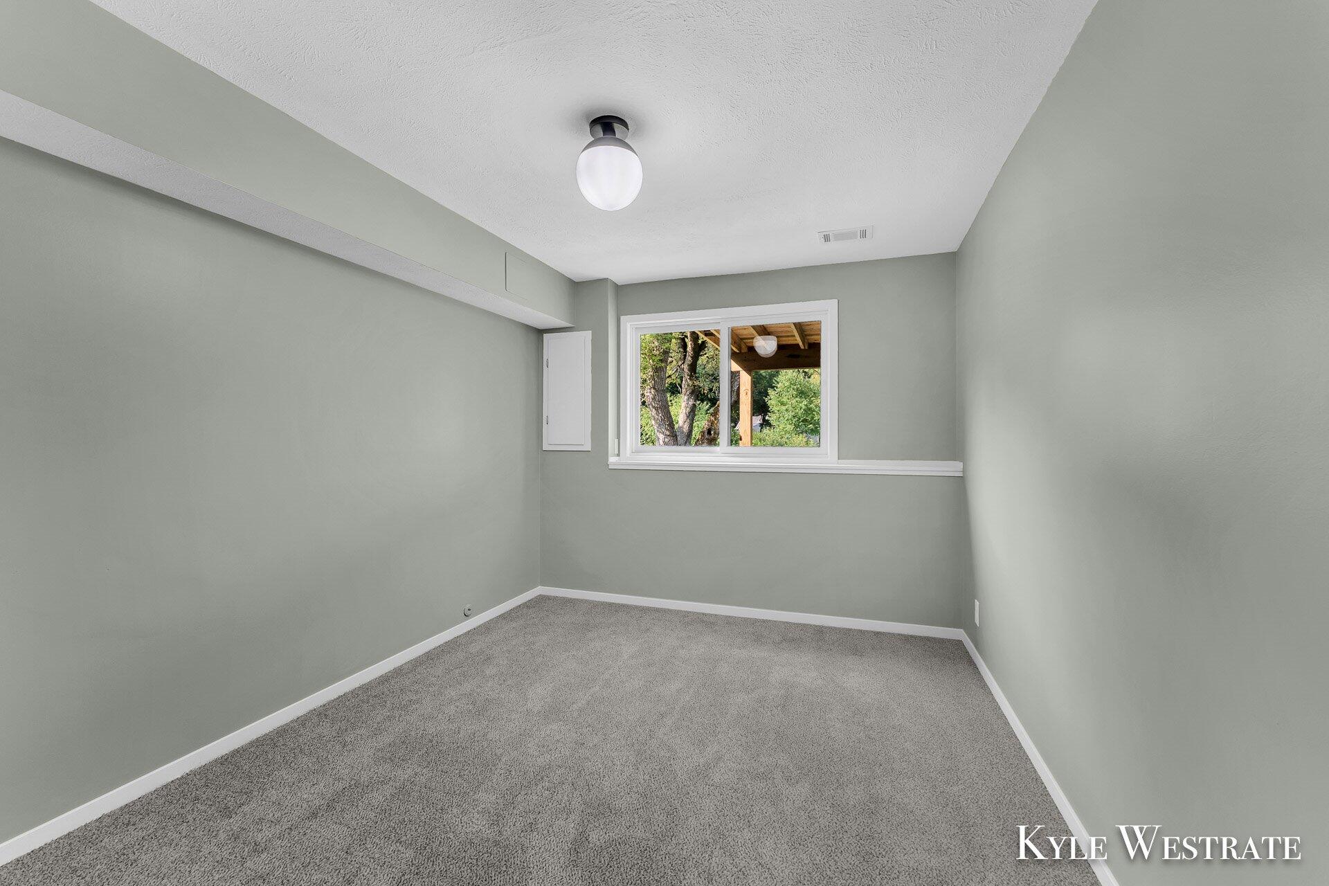 4415 Knapp Court NE