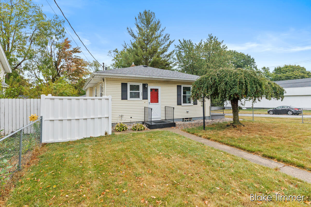 1425 Houseman Avenue NE