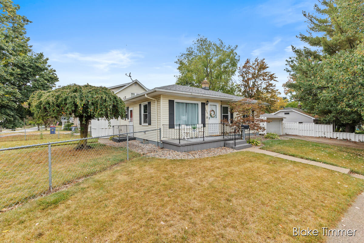1425 Houseman Avenue NE