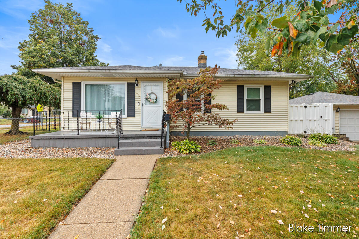 1425 Houseman Avenue NE