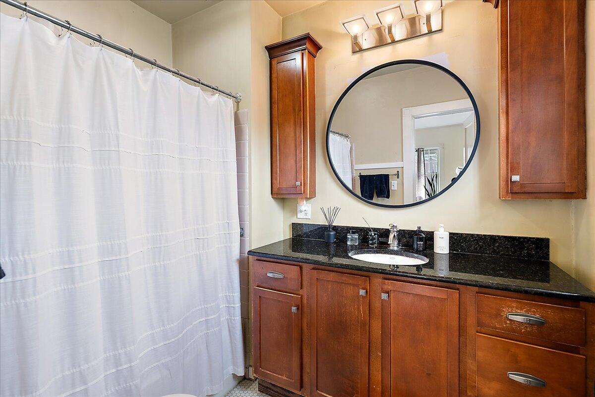 21 Gay Avenue SE