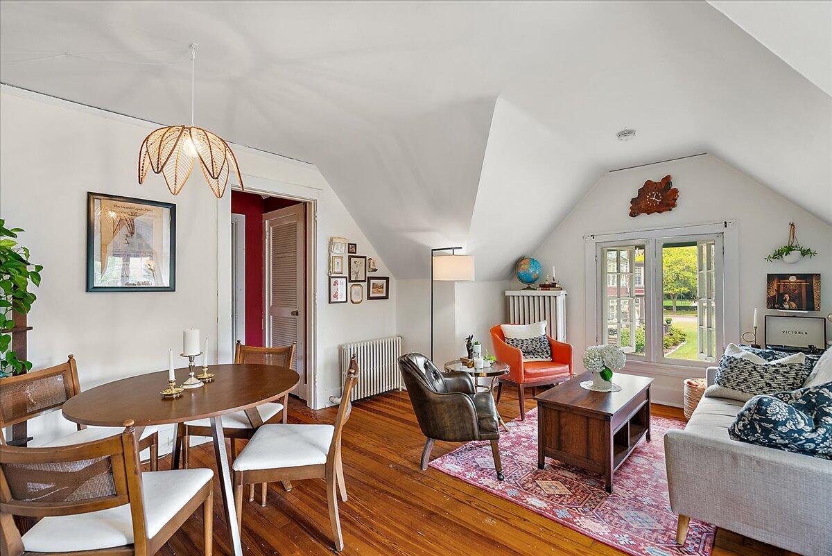 21 Gay Avenue SE