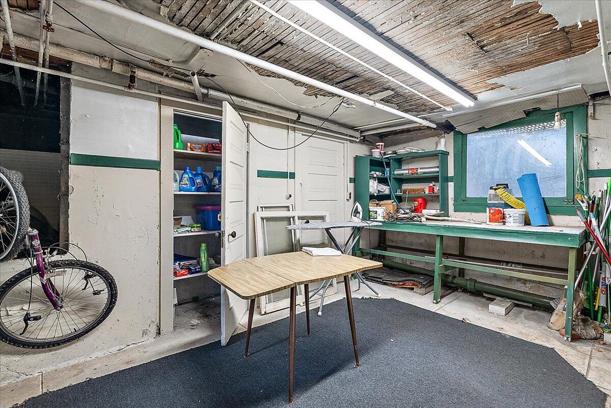 21 Gay Avenue SE