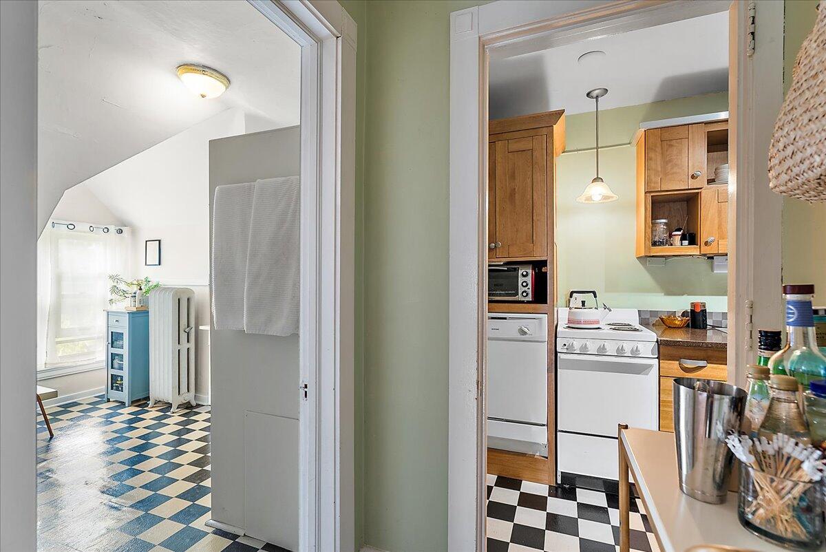 21 Gay Avenue SE