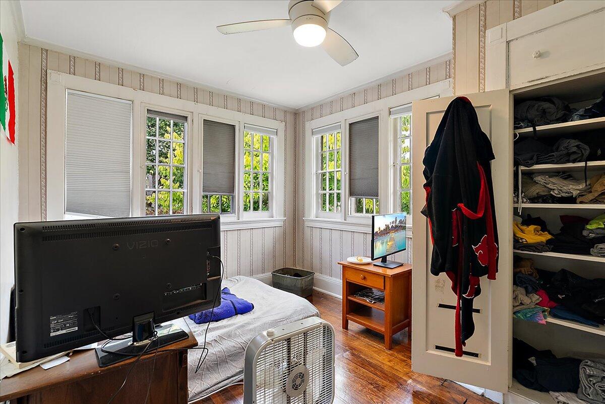 21 Gay Avenue SE